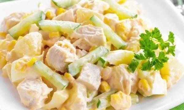 Салат з кукурудзи і курки