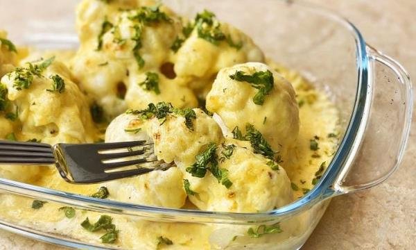 Курка із цвітною капустою, запечена в духовці