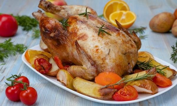 Як запекти курку з яблуками
