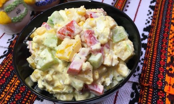 Незабутній салат з куркою і болгарським перцем