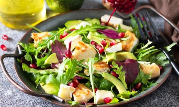 Рецепт салату з авокадо й куркою