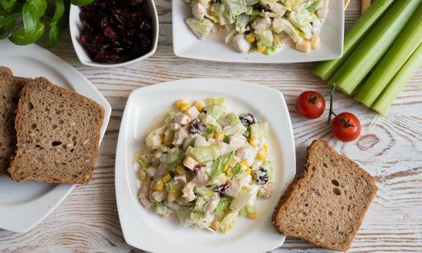 Рецепт салату з селери та курки