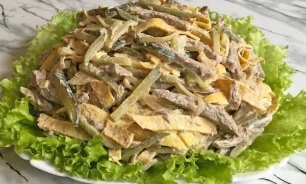 Салат з копченої курки і корейської моркви