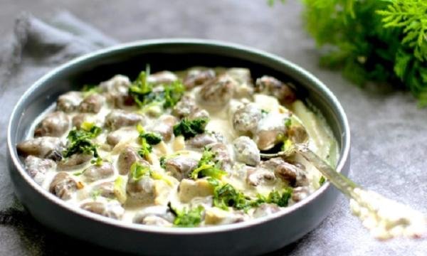 Курячі серця в сметані