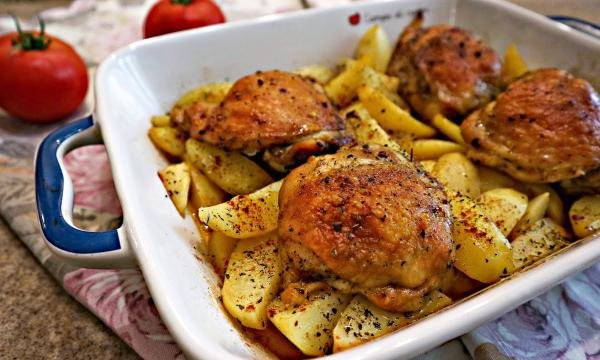 Картопля з куркою в духовці