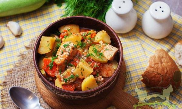 Рагу з куркою та картоплею