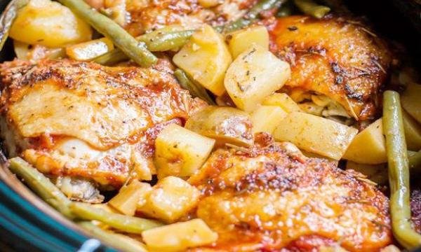 Курка з картоплею в мультиварці