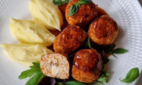 myasni-kuryachi-kilki-z-moczareloyu-ta-kartoplyanim-pyure