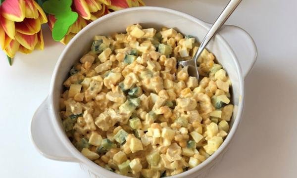 salat-z-kuryachim-file-ta-kukurudzoyu