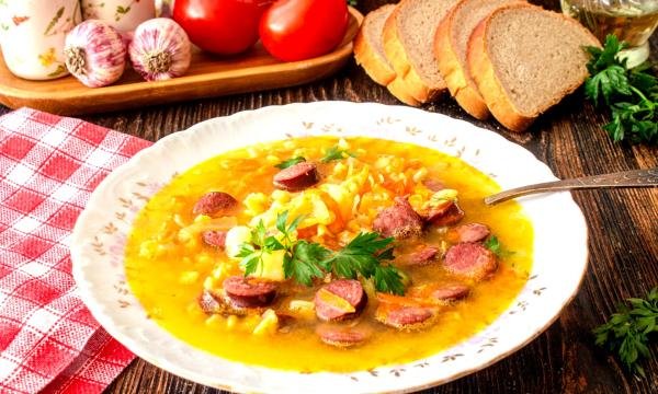 Гороховий суп з копченою куркою