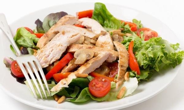 Салат з куркою і фетою