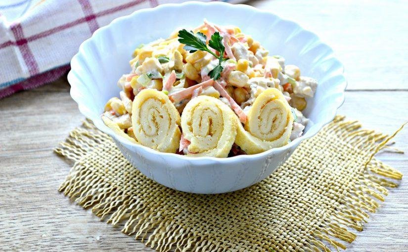 Салат з млинцями і куркою