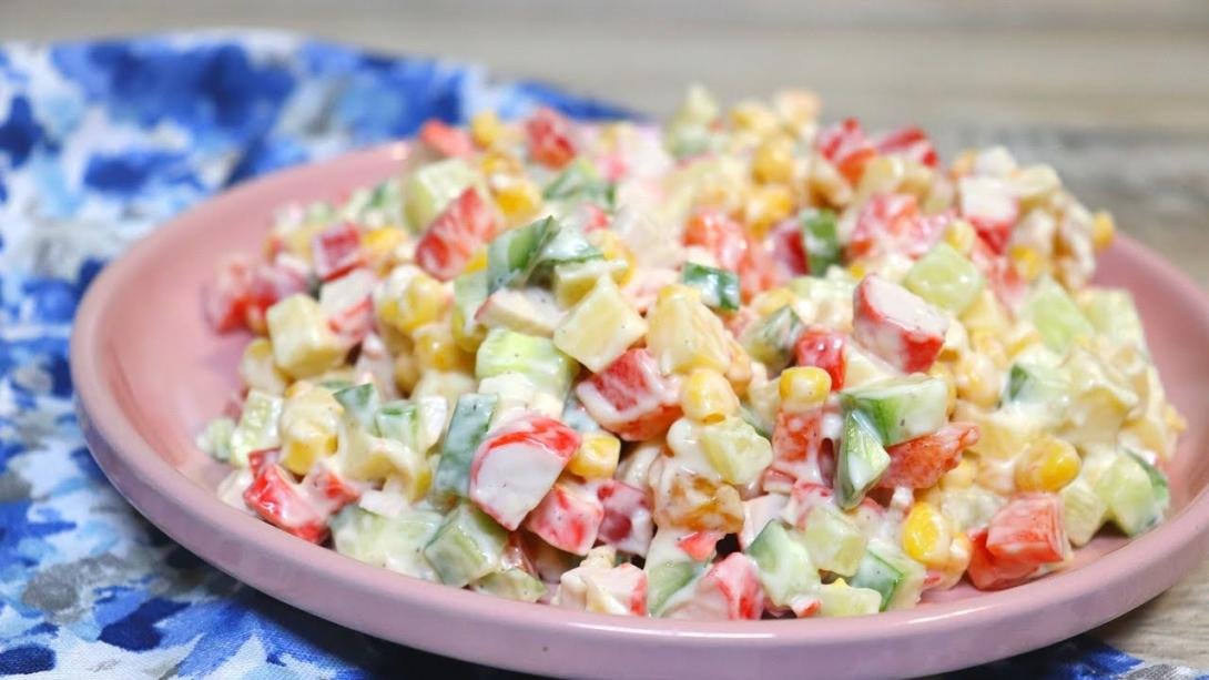 Салату з крабових паличок і курки «Червоне море»