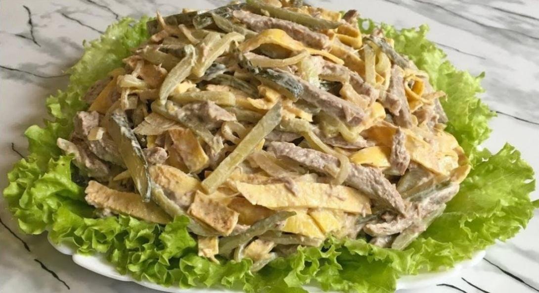 Салат з копченої курки і корейської моркви