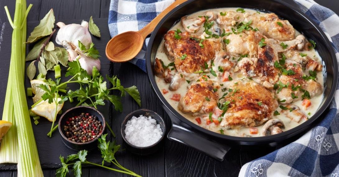 Курячі ніжки під вершковим соусом