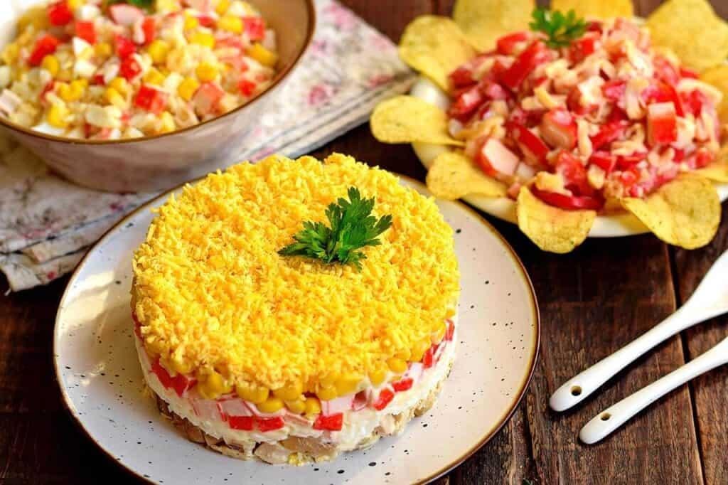 Салат з крабових паличок та курки